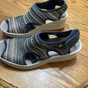 🔥🔥Bzees sandals🔥🔥